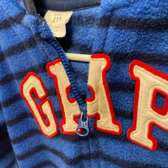 Gap fleece onesie - Picture 2 of 2